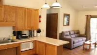 Stones Throw from Giant City Park, Wineries, Hiking, Biking, Hunting and more.