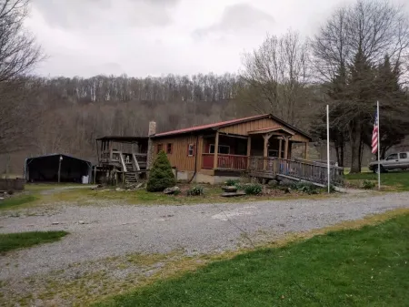 Farm house, near Mt. Rogers, State Parks, Hiking, fishing, horse riding, tubing.