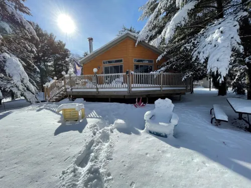 3BD vacation paradise on serene 55 acre lake