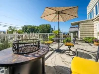 Cozy 1-bedroom apt overlooking Puget Sound, Olympic mtns, Alki Beach, Seattle Hotels near West Seattle
