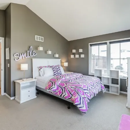 Walk to Downtown • 3Br/3BA Townhome • Garage + Porch