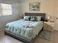 Newly renovated, family and dogs friendly home, 5 miles from the Venice beach!