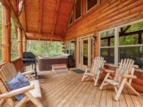 Christine’s Chalet at Trickle Creek in Hocking Hills 馬裏恩酒店