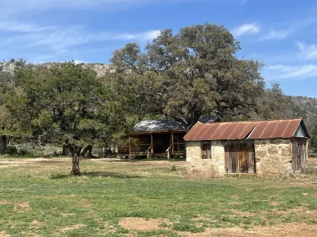 Cozy 2-bedroom cabin