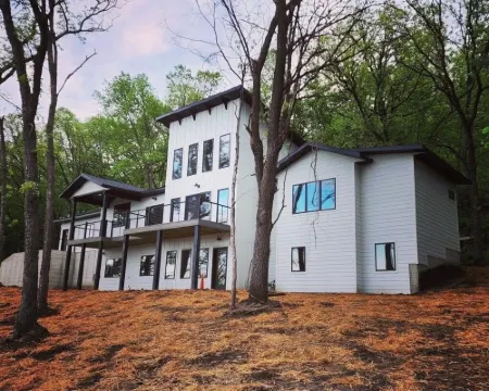 Over 3600 sqft house in gorgeous Decorah, Iowa!! Hotels in Winneshiek County