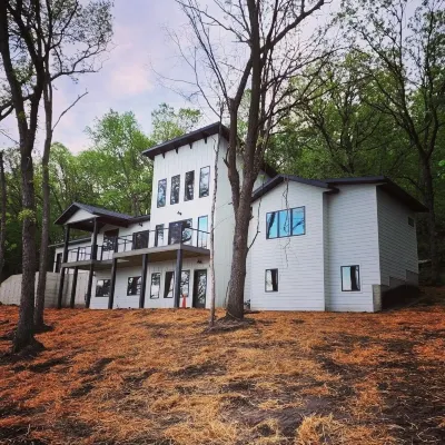 Over 3600 sqft house in gorgeous Decorah, Iowa!!