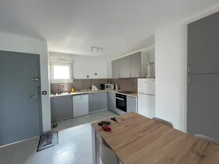 Apartment with 2 Bedrooms and All Amenities Отели в г. Кальви