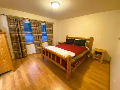 Beautiful waterfront and wildlife views in this quiet riverfront cabin