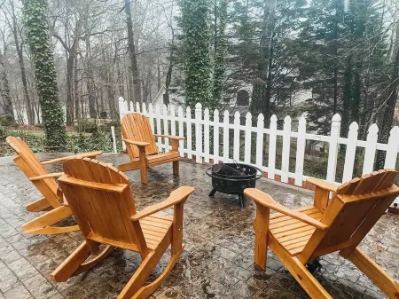 Waterfront Lake Lanier - Private Dock & Fire Pit space for the whole family!