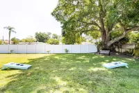 Family friendly private home with pool and close to the beaches Hotels near Holmes Beach Skate Park