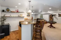 Large home w/ hot tub, cinema, bar/game room - 4-Star