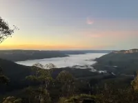 Pet friendly Near 3 sisters, walking trails and with a fireplace