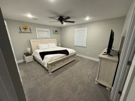 Wildcat Ridge,gorgeous,great location,modern,sleeps 9 Отели в г. Манхэттен