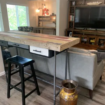 Completely renovated bungalow on South Hill steps from quaint downtown Wallace!!