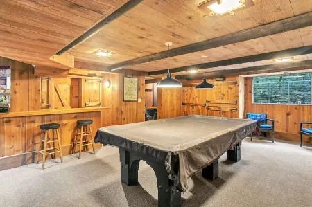 Mid-Century Modern Dream Getaway Отели в г. Racine County