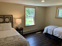 Duck Lake Peninsula Cottage Interlochen