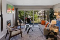 Modern TOP FLOOR Condo w/ Park View + King Bed