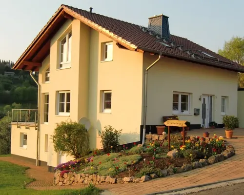 Large vacation apartment (120m²) with "beautiful view" Garden with playground Hotels in Waldeck
