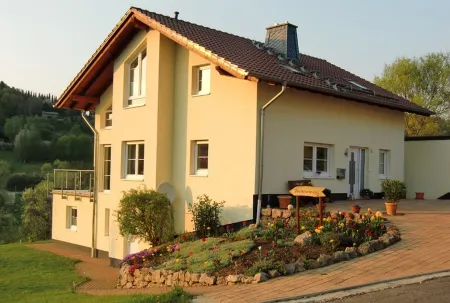 Large vacation apartment (120m²) with "beautiful view" Garden with playground