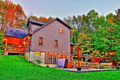 Hidden Gem💎Large Ellicottville Chalet🍁Woods⛷ Hot Tub 🕹️ Arcade Fun 🔥Fire Pit