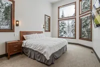 The Panoramic Peak: Luxury Lodge at the Idaho Club