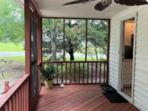 Cozy, Clean, and Comfortable 3 Bedroom/ 2.5 Bath Home in Sneads Ferry, Hotels in Stump Sound