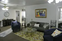 Charming 2-bedroom Craftsman in Vernon with AC, Wi-Fi and large back porch.