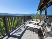 Spectacular Views Large Deck Three Floors with bedrooms/bathrooms on each floor