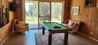Peppin Pines Retreat -A Private Oasis, acreage with lake views and room to move! Hotels in Bonnie Doon