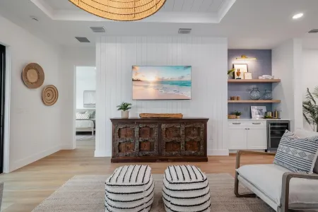 Welcome to "The Endless Summer House