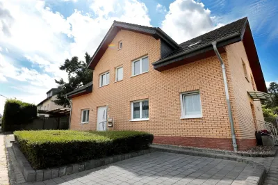 Goldhouse - sauna, whirlpool, Nintendo Switch, darts and much more. Hotels in der Nähe von Former Synagogue