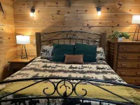 Cozy Cabin located close to Shenandoah National Park, Wineries, and Breweries.