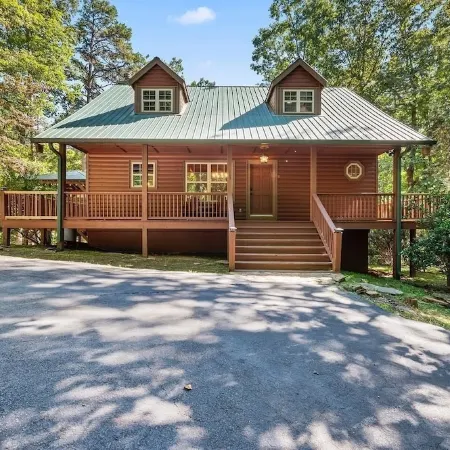 Cozy Cabin Near Helen + Hot Tub + Fire Pit + Game Room + More