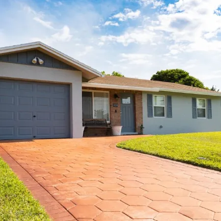 Beautifully Appointed 3BR / 2 Bath Home close to Beach & Iconic Atlantic Ave