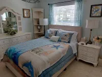 Relaxing waterfront property, 10 minutes from the beach