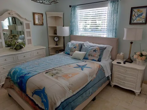 Relaxing waterfront property, 10 minutes from the beach