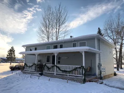 Farm house on 2 lovely acres outside of Bozeman, Pets Allowed & State Licensed Hotels near Signature Flight Support BZN - Yellowstone Jet Center at Bozeman Int'l Airport