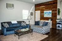 Cottage located in the Heart of the Ozark Mountains close to floating and hiking