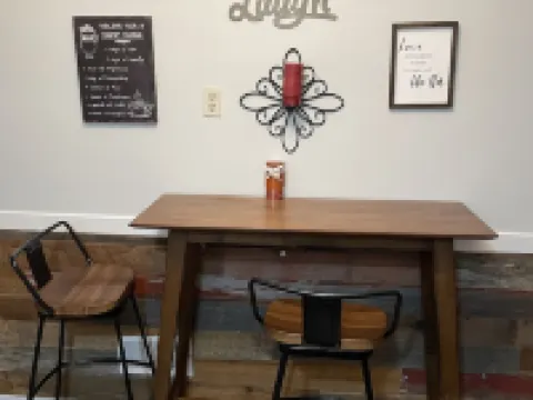 Spacious, lovely 2bed 1bath with free parking 奧克帕克酒店