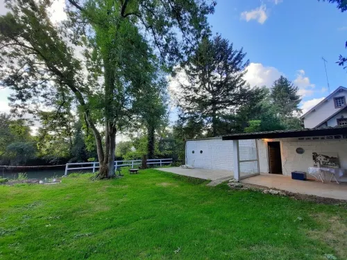 French riverside cottage 20 minutes from Disney