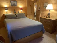 Island log home in Maine with ocean views Hotels in Islesboro