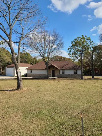 The Rustic Gem!! 3 Bedroom/2 Bath House