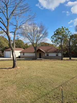 The Rustic Gem!! 3 Bedroom/2 Bath House