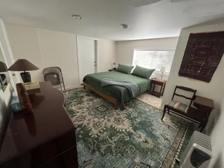 Private Bull Mountain Apartment Отели рядом с достопримечательностью «Хокс Вью Уинери»