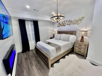 Glamorous Hideaway Hotels near Northeast Georgia History Center