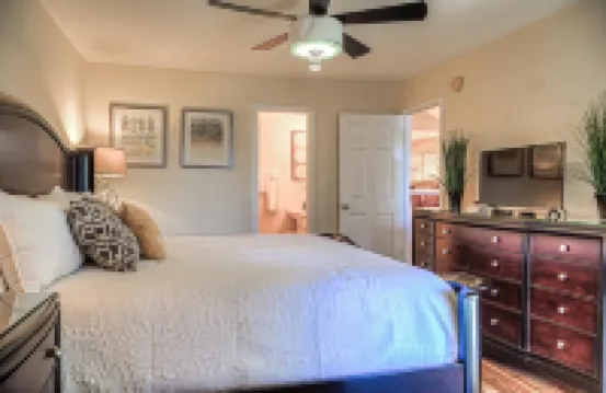 Pawley's Paradise close to Golf, Swimming, Beach, Shopping, and Restaurants.