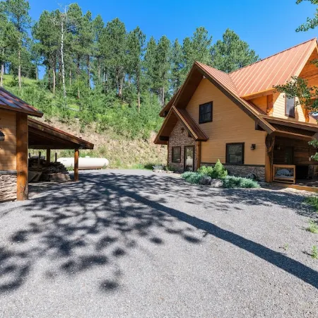 Deadwood Private Luxury Cabin with Gold Mine and Creek
