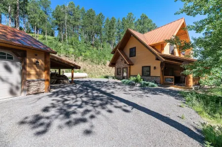 Deadwood Private Luxury Cabin with Gold Mine and Creek