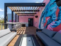 Beautiful Modern 2-Bed in DT Vista! Hotels in Vista