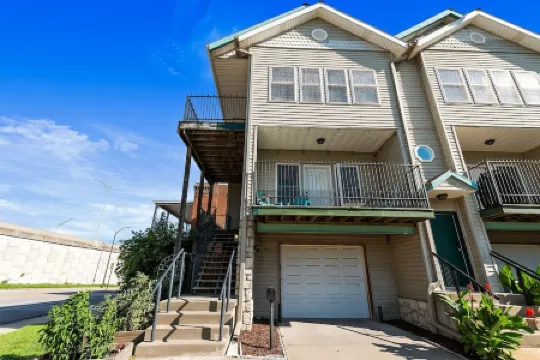 Downtown Condo w/ City Views • Walk to Streetcar Отели рядом с Международный аэропорт Канзас-Сити